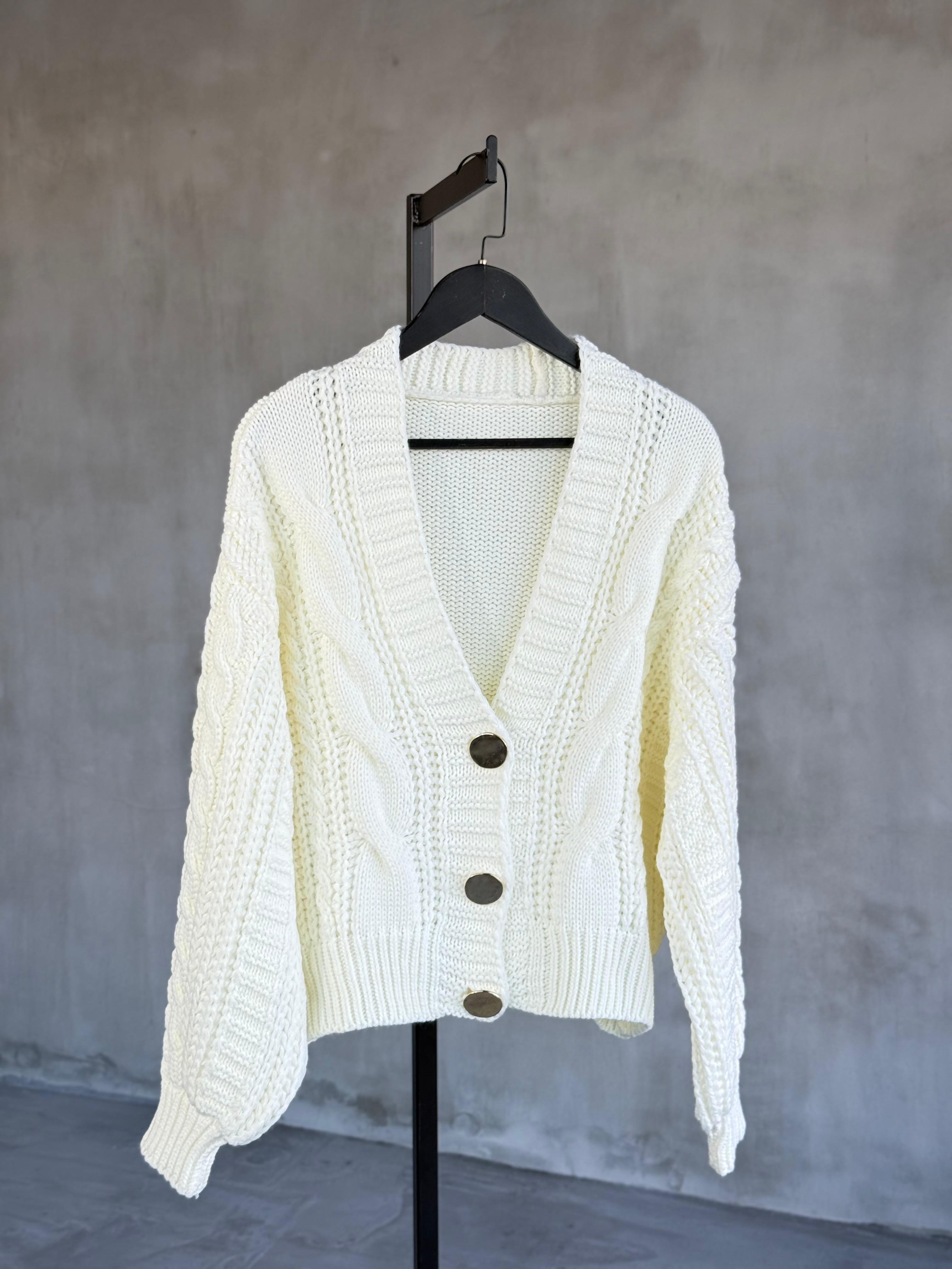 Gol Düğme Detaylı Çelik Örme Hırka (Ekru)