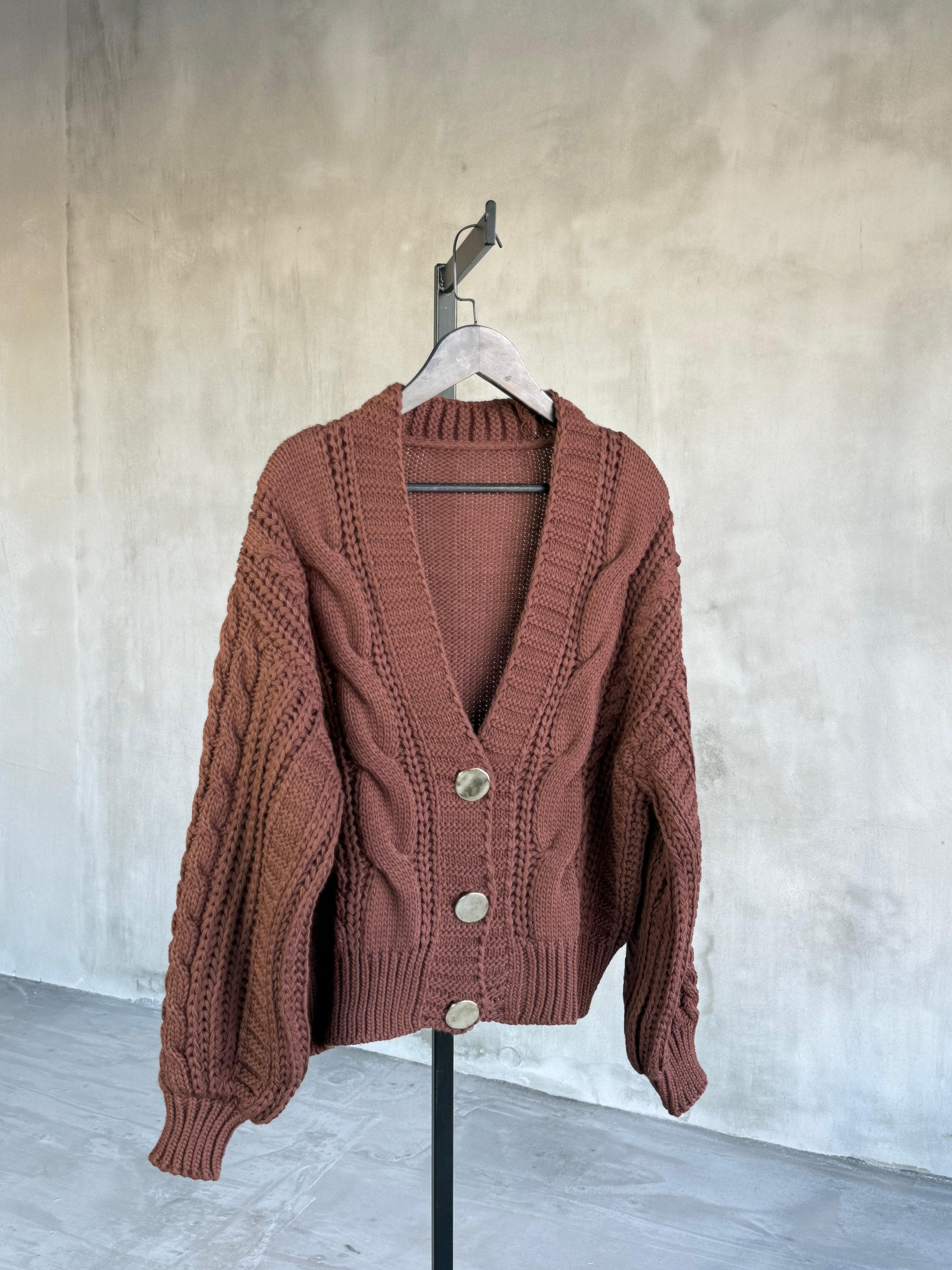 Gol Düğme Detaylı Çelik Örme Hırka (Kahve)