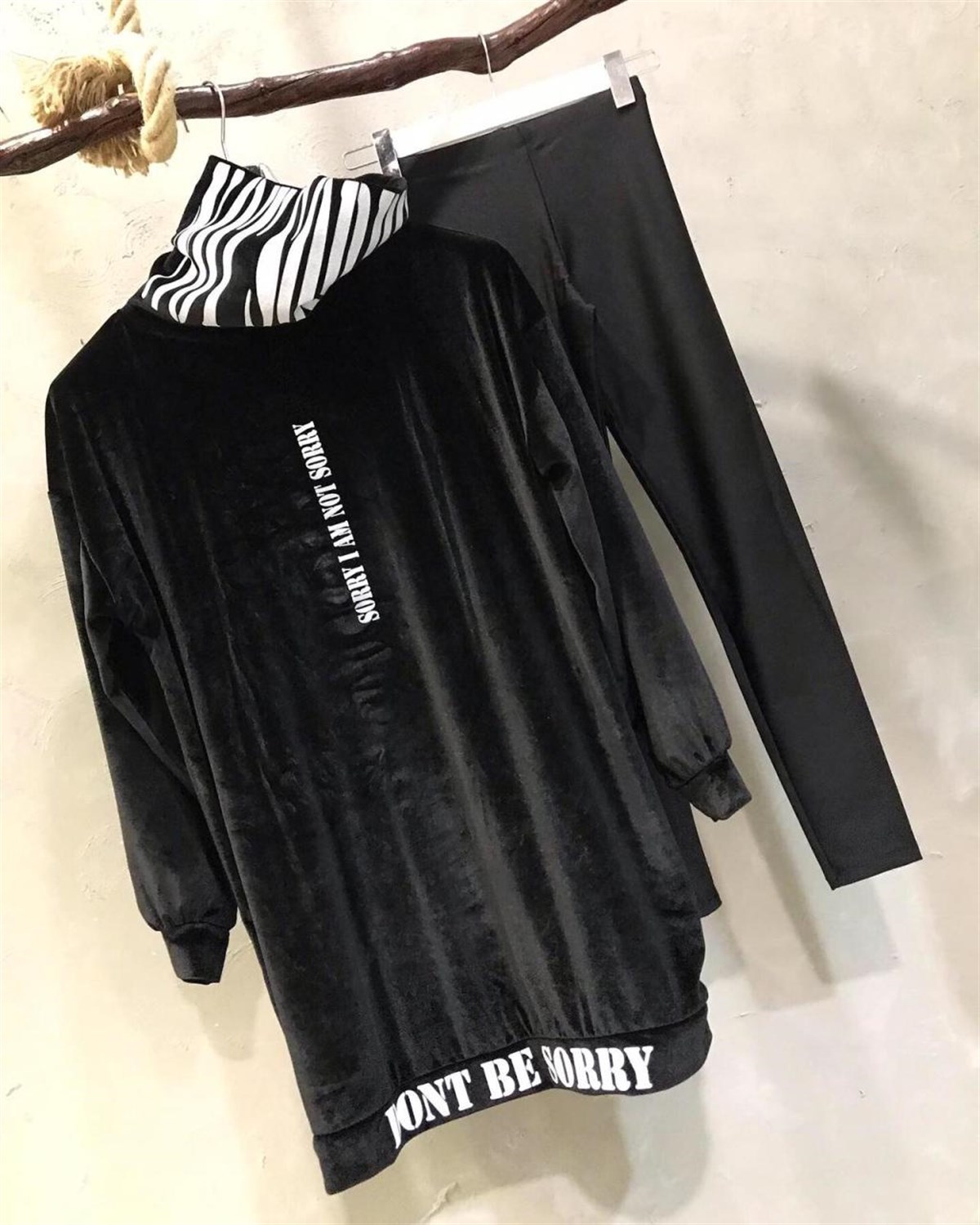 İnci Kadife Kumaş Boğazı Dökümlü Tunik Sweatshirt (SİYAH)
