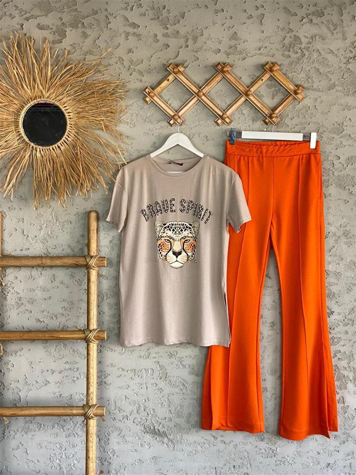 Kaplan Baskılı Taşlı Tshirt (Taş Rengi)