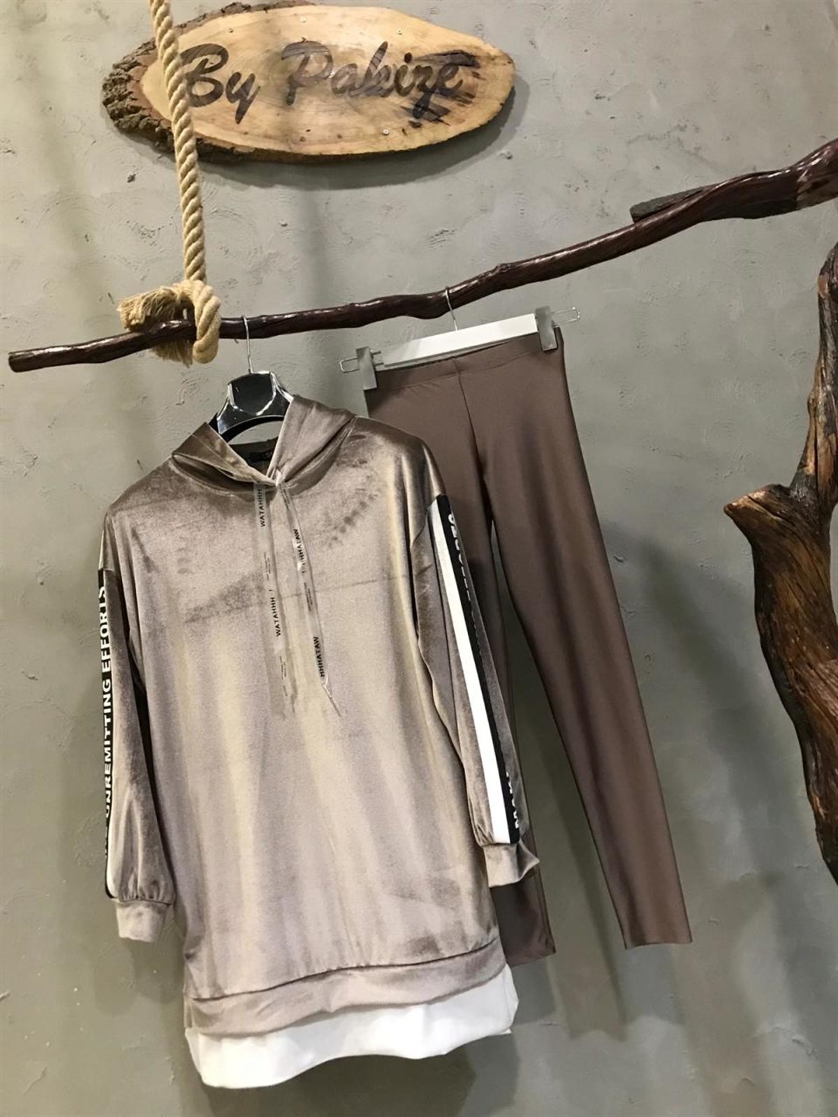 Kapşonlu Kadife Kumaş Sweatshirt (VİZON)