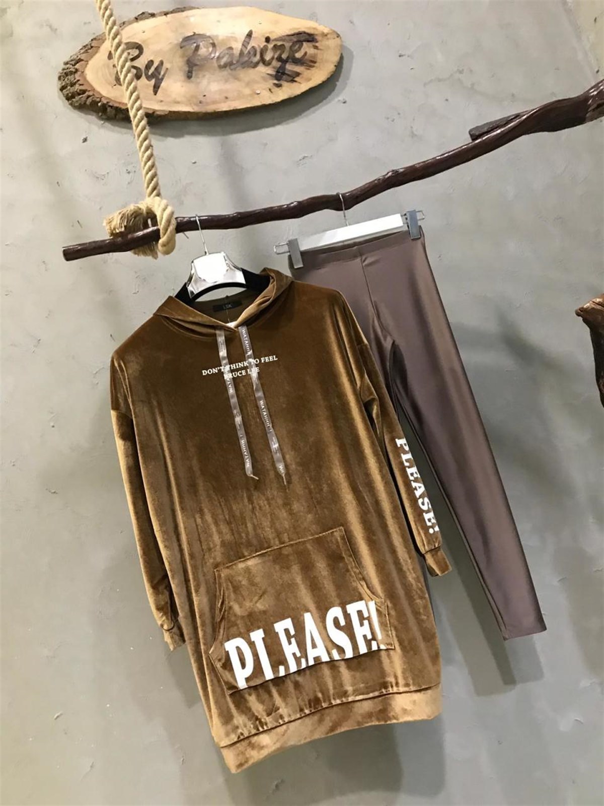 Kapşonlu Torba Cepli Kadife Sweatshirt (TABA)