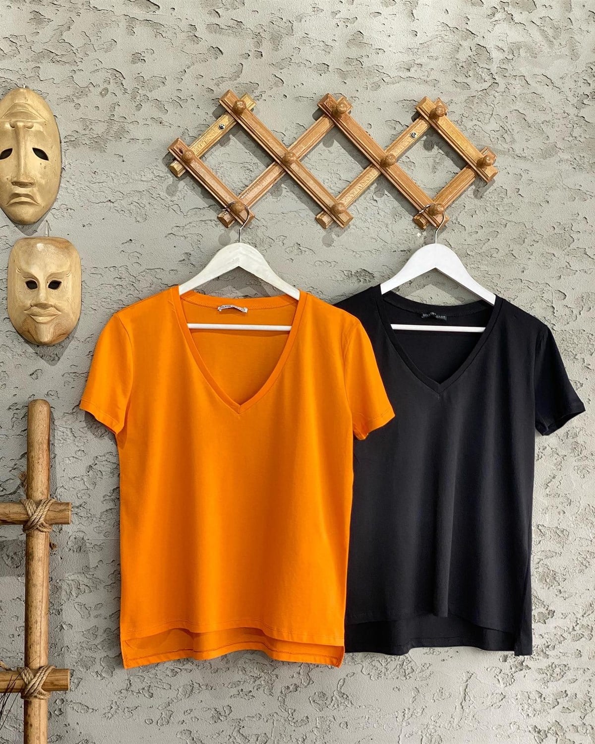 Kısa Kol V Yakalı Basic Tişört (Oranj/Siyah)