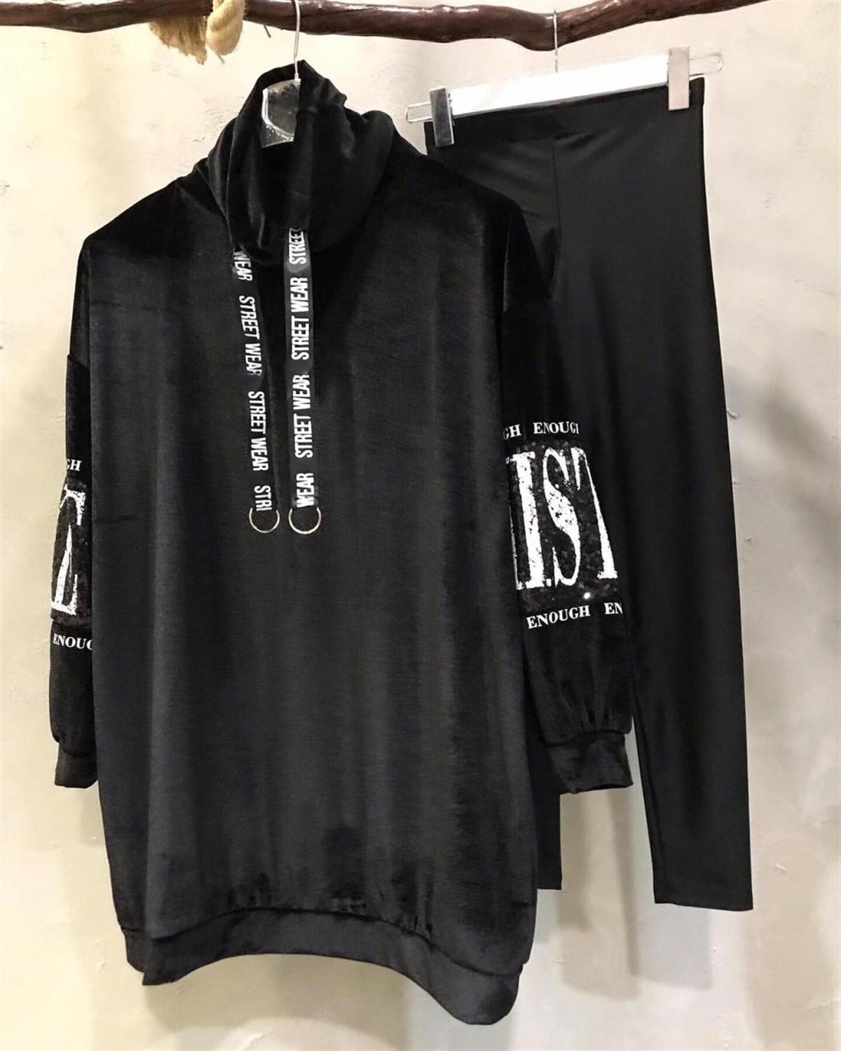 Kolları Payet Detaylı Kadife Sweatshirt (SİYAH)