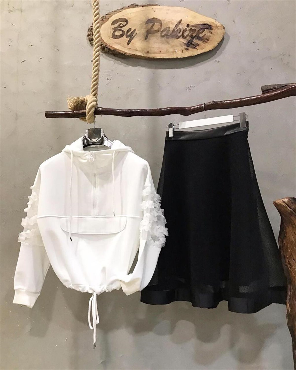 Kolu Tül Detaylı Kapşonlu Sweatshirt (BEYAZ)