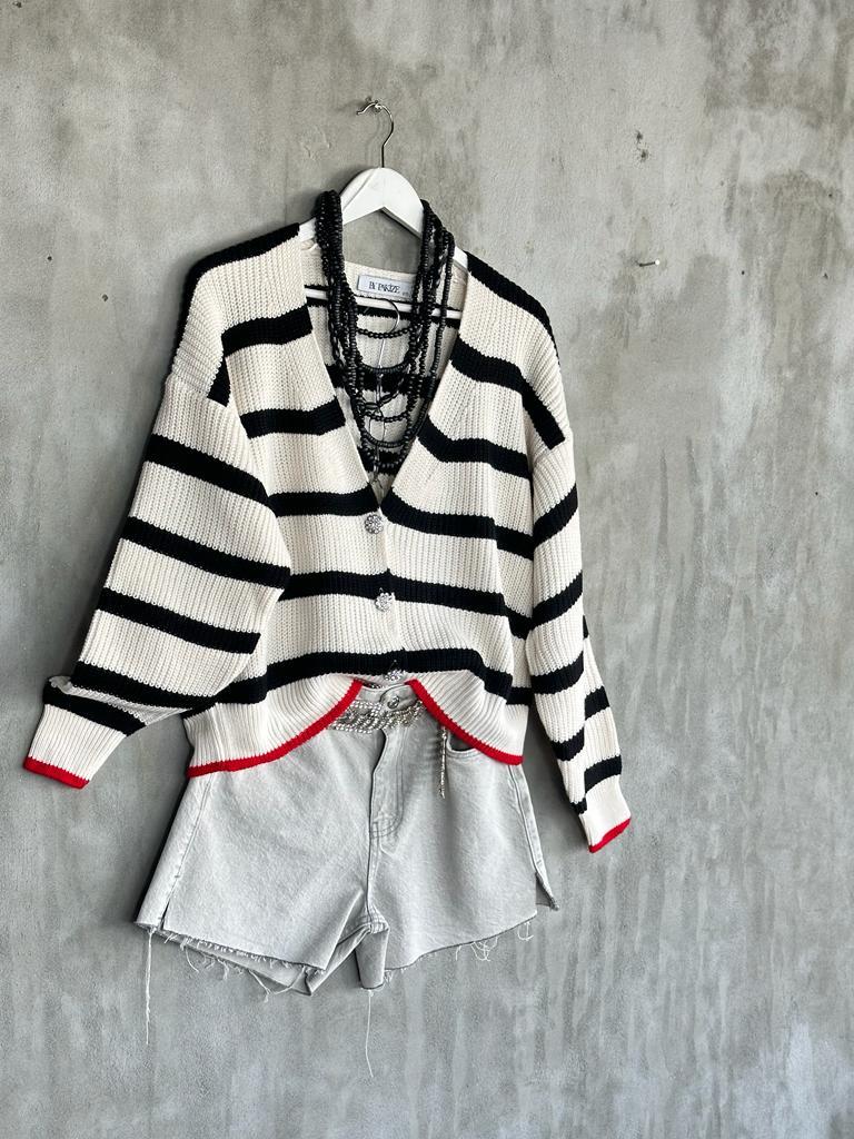 Kristal Düğmeli Çizgili Kadın Hırka (Beyaz)