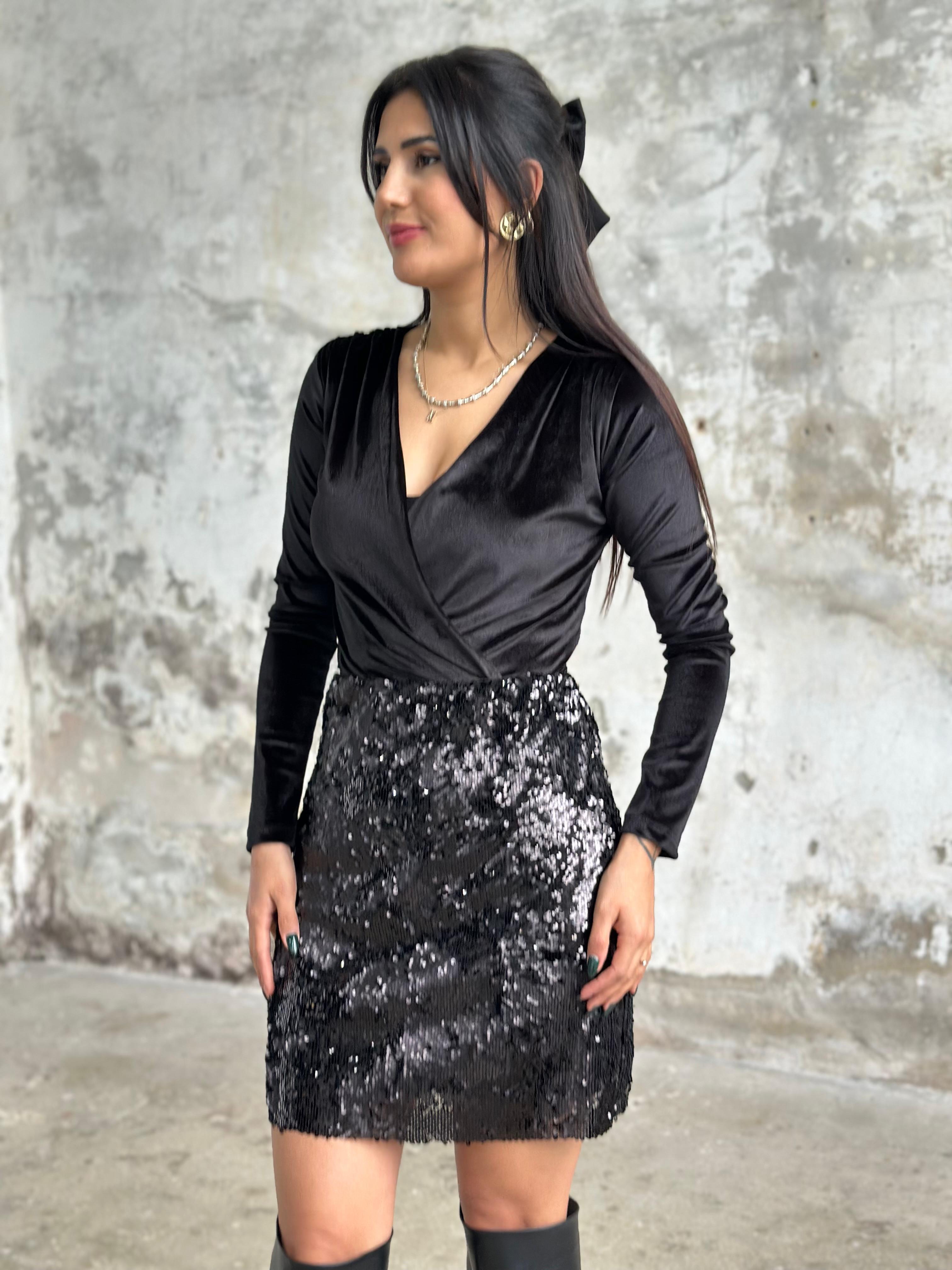 Kruvaze Yaka Kadife Kumaş Bodysuit (Siyah)