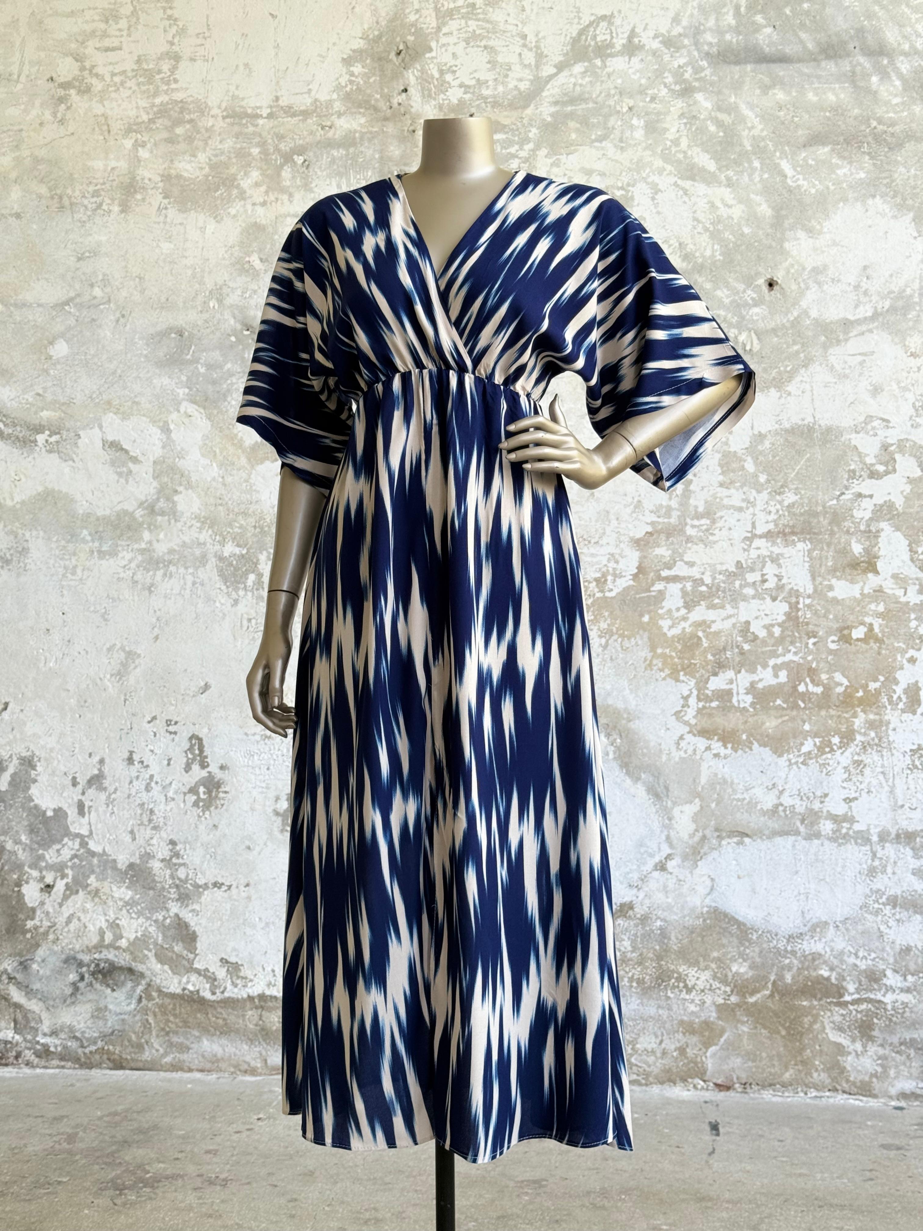 Kruvaze Yaka Yarasa Kol Batik Elbise (Lacivert)