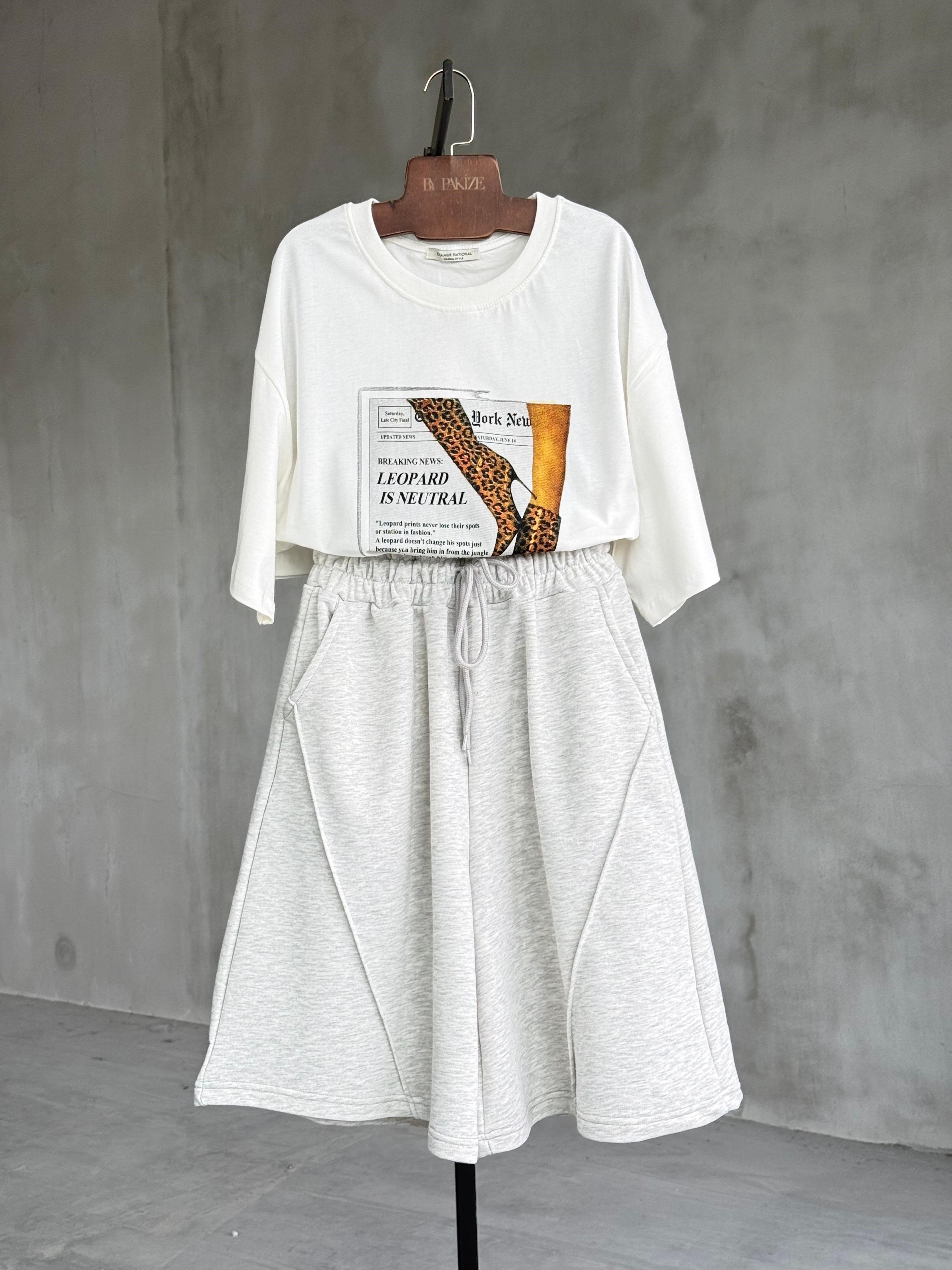 Leopar Çizme Baskılı Oversize Dokuma Tişört (Beyaz) 