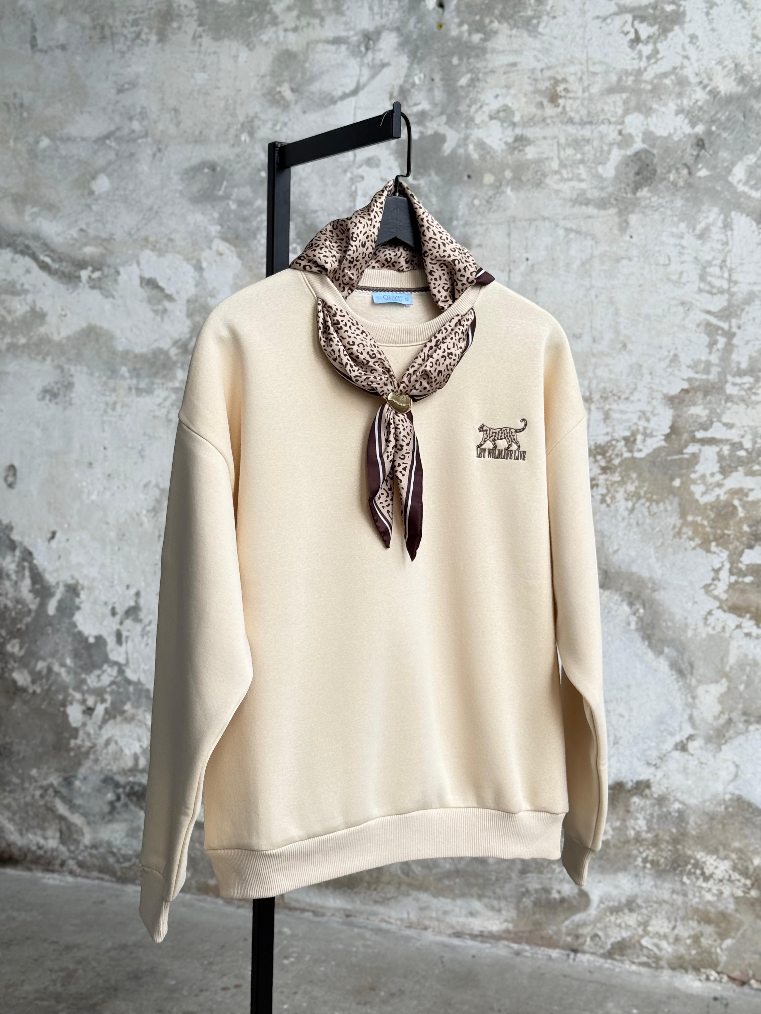 Leopar Fular Aksesuarlı Nakışlı Oversize Sweatshirt (Bej)