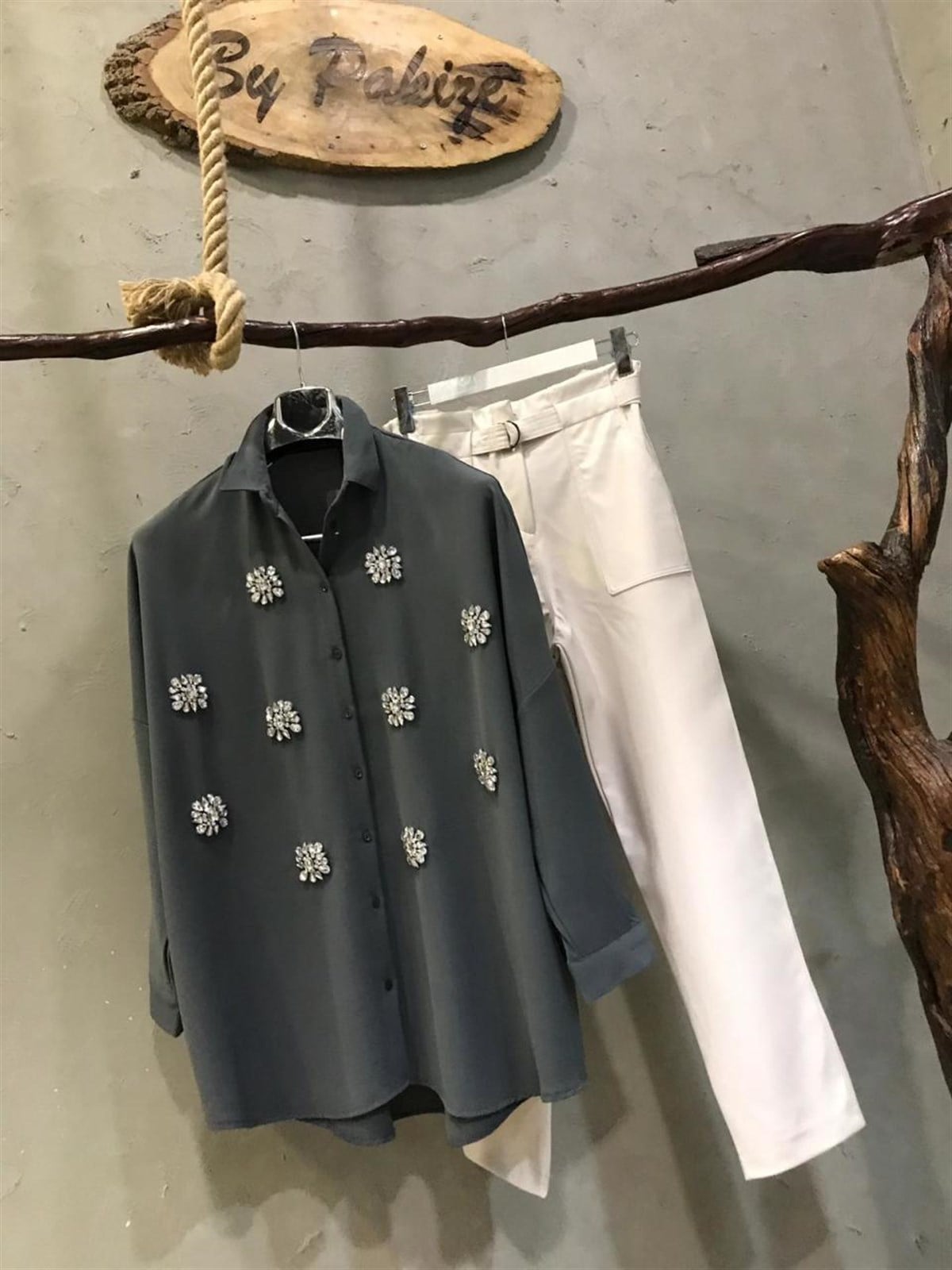 Özel El İşçilikli Kristal Taşlı Tasarım Oversize Kesim Gömlek