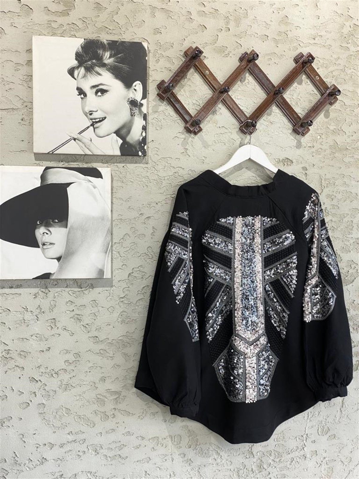 Pul Payet İşlemeli Siyah Keten Kimono
