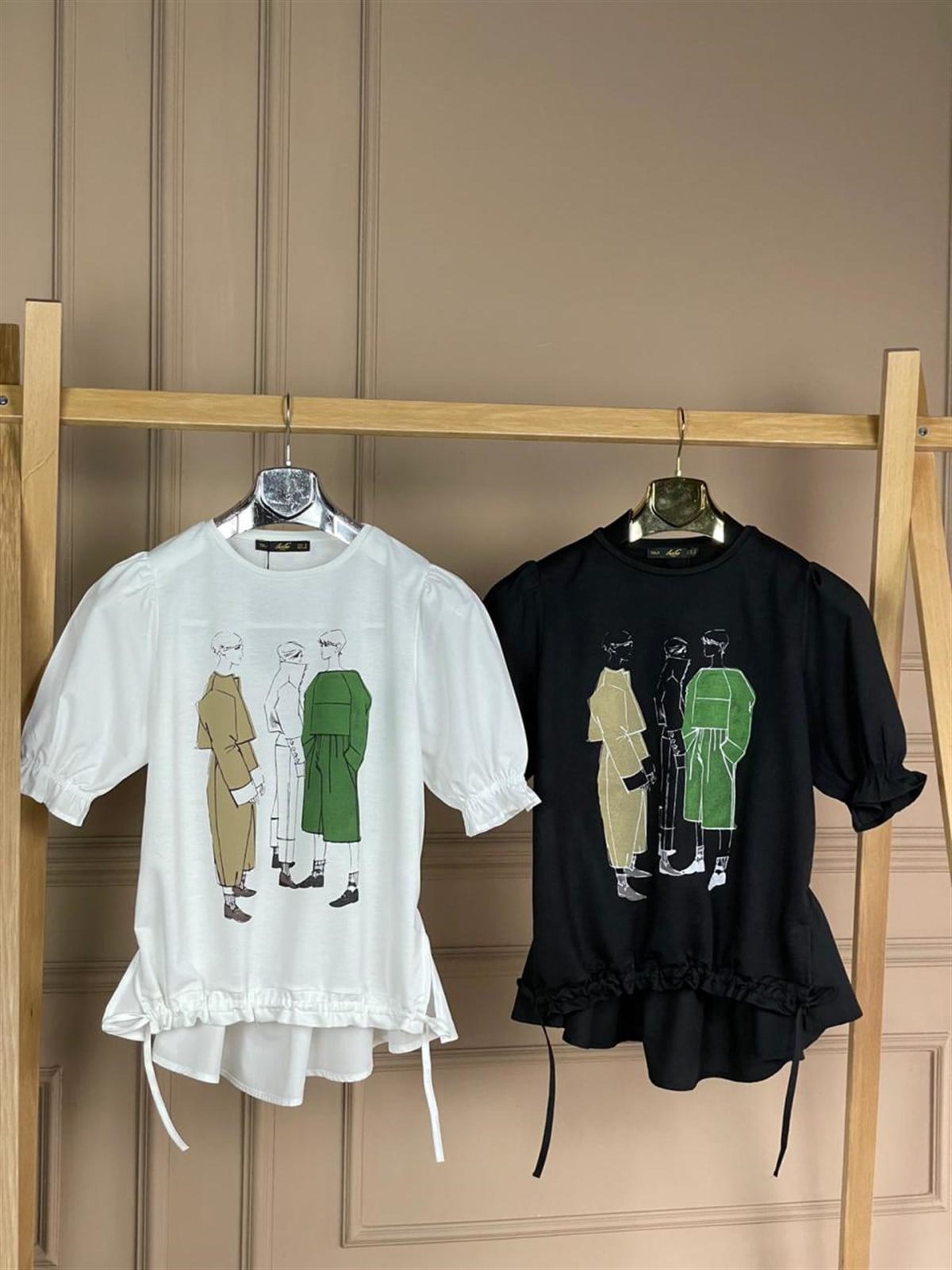Sırtı ve Kolları Coton Kumaş Sırtından Büzgü Detaylı Bluz