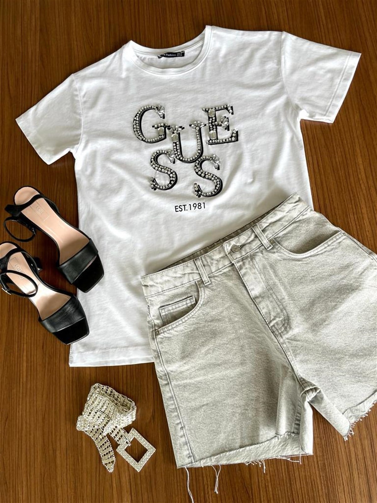 Taş İşlemeli Yazı Detaylı Tshirt (Beyaz)