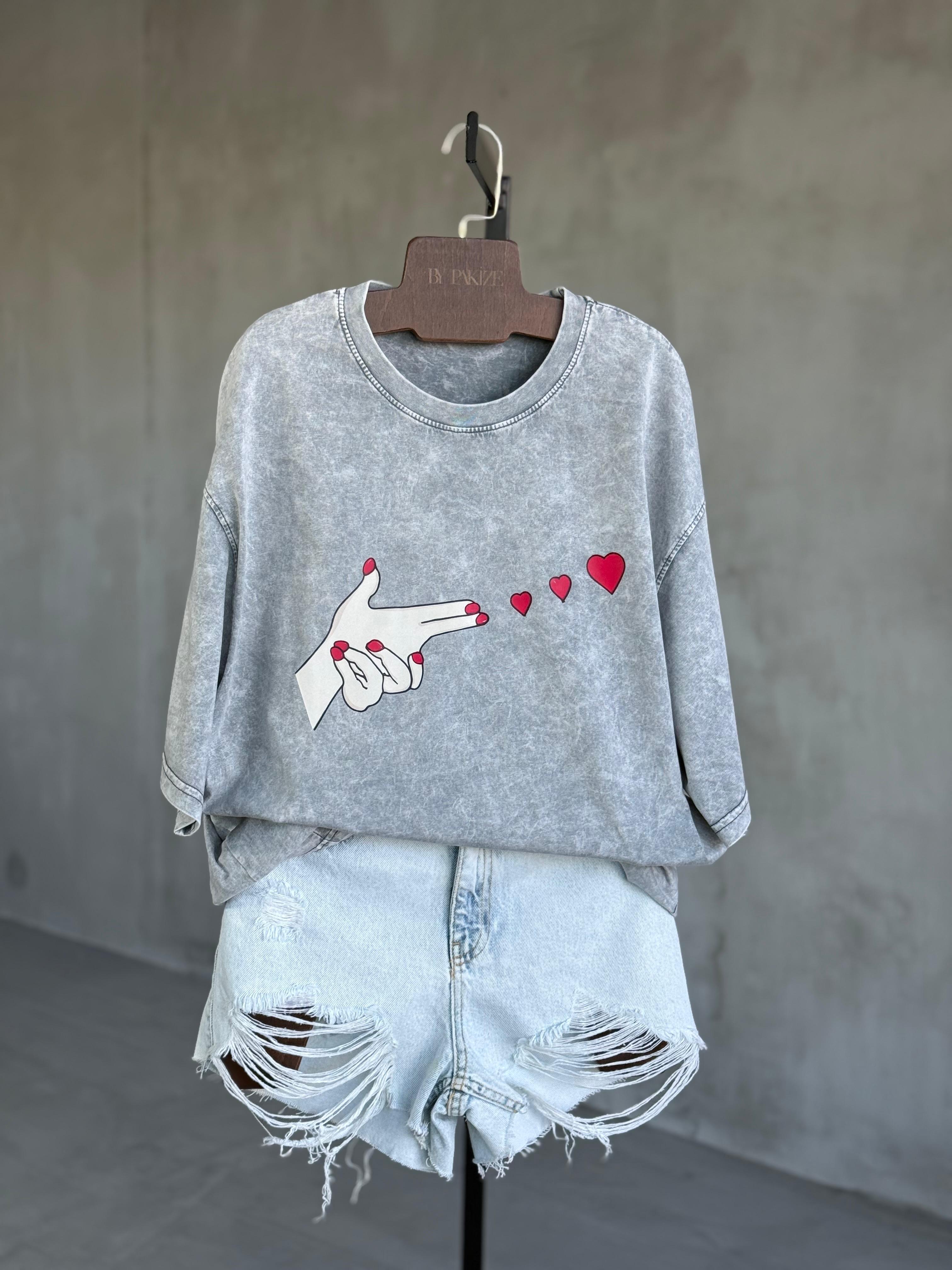 Taş Yıkamalı Kalp Baskılı Oversize Tişört (Gri)