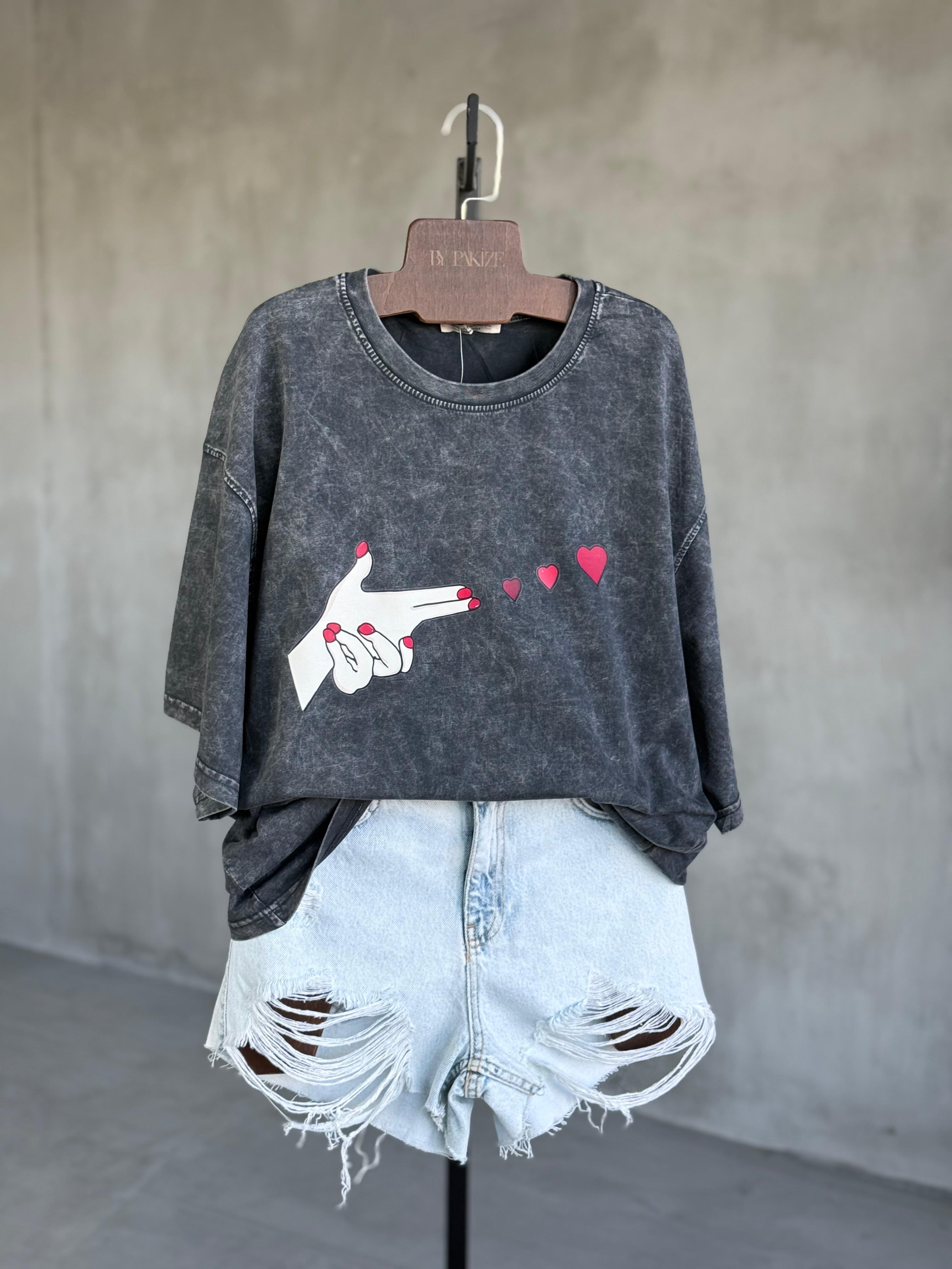 Taş Yıkamalı Kalp Baskılı Oversize Tişört (Antrasit)