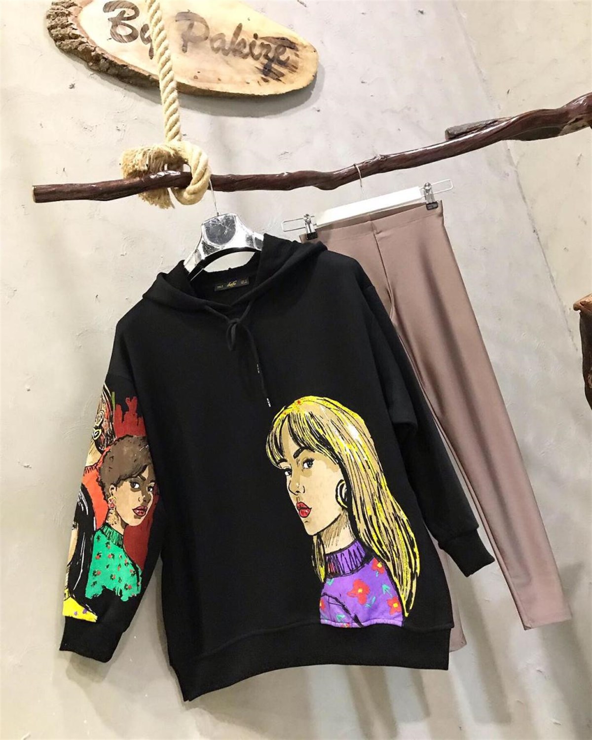 Tasarım Desen Kapşonlu Yanları Yırtmaçlı Sweatshirt (SİYAH)