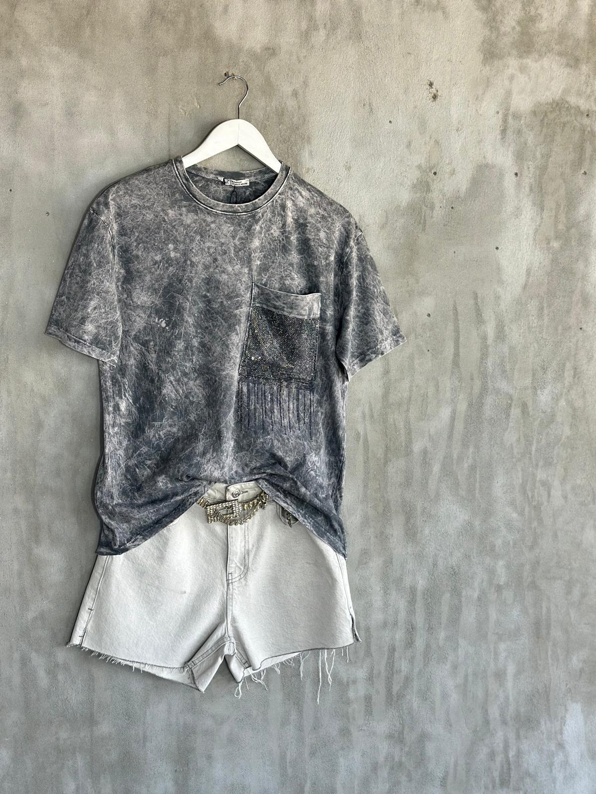 Tek Cep Kristal Taş İşçilikli Taş Yıkama Tişört (Gri)