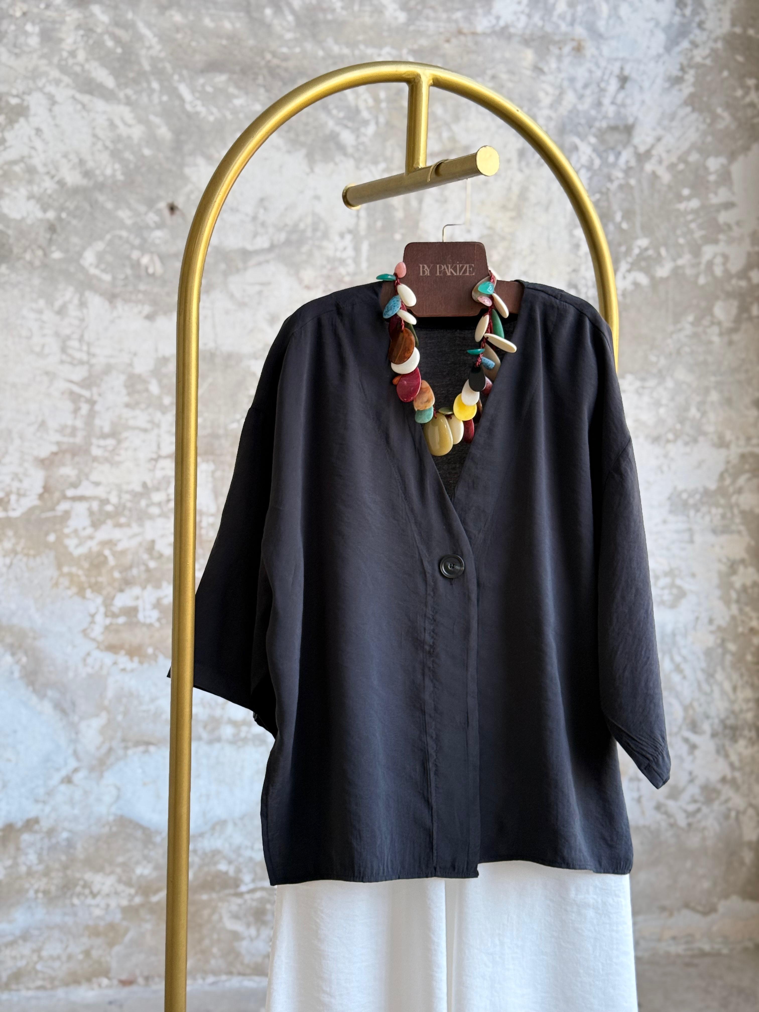 Tek Düğmeli Tensel Kumaş Gömlek (Siyah)