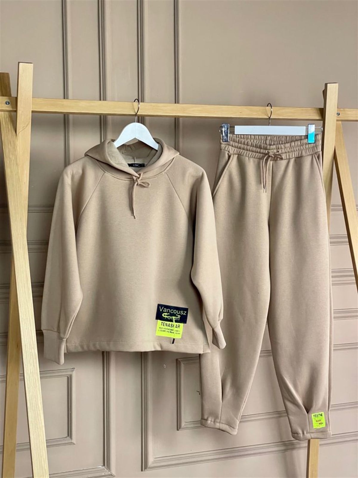 Üç İplik Sweat Kumaş Arma Detaylı Takım (Camel)