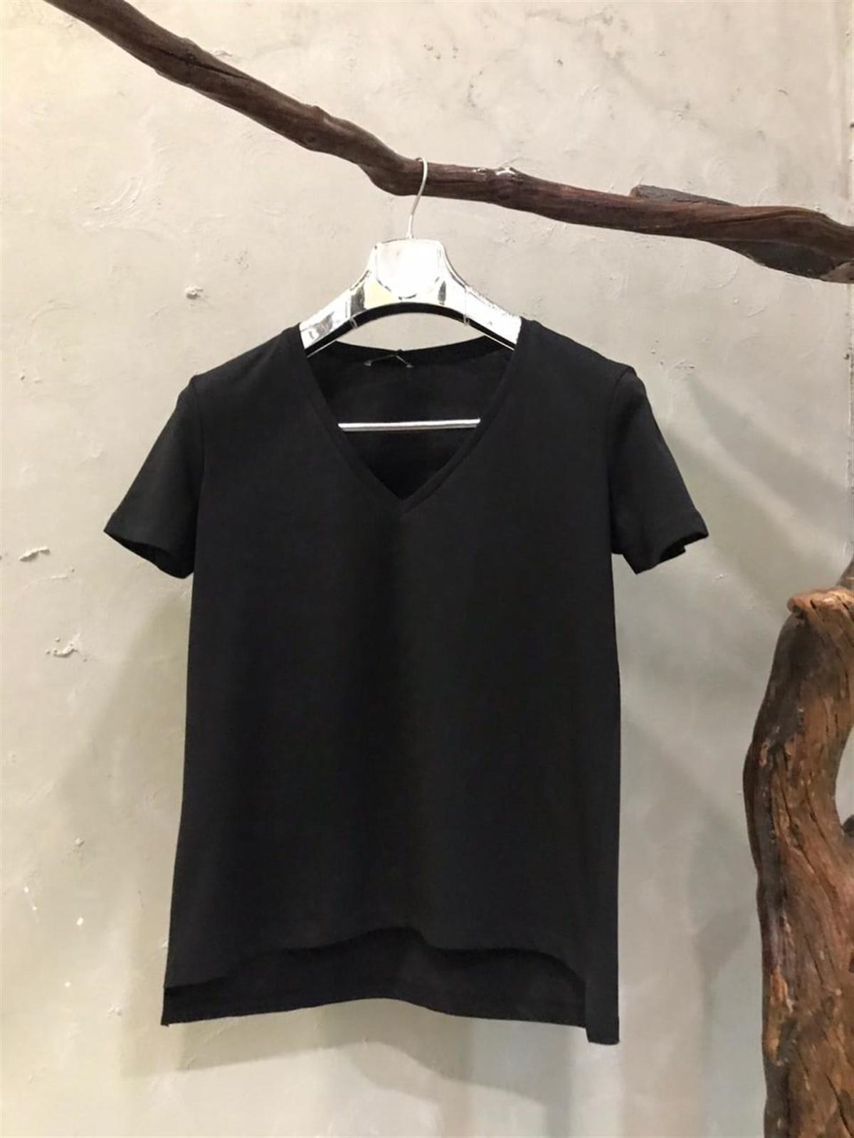 V Yaka Basic Tshirt