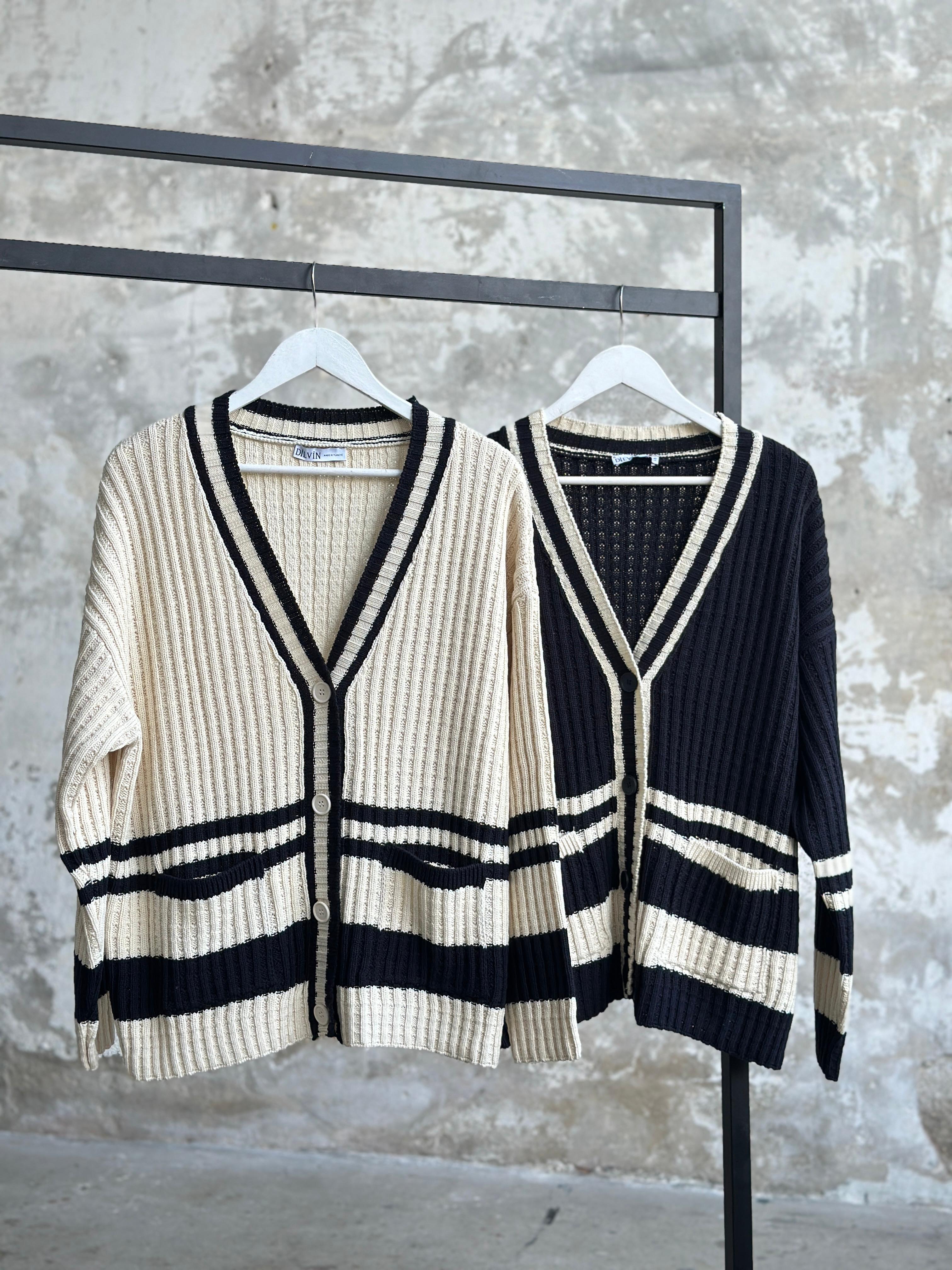 V Yaka Çizgili Çift Cepli Triko Hırka (Lacivert/Ekru)