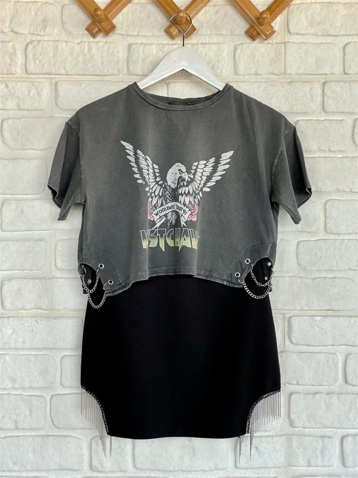 Yanları Zincir Detaylı Baskılı Tshirt