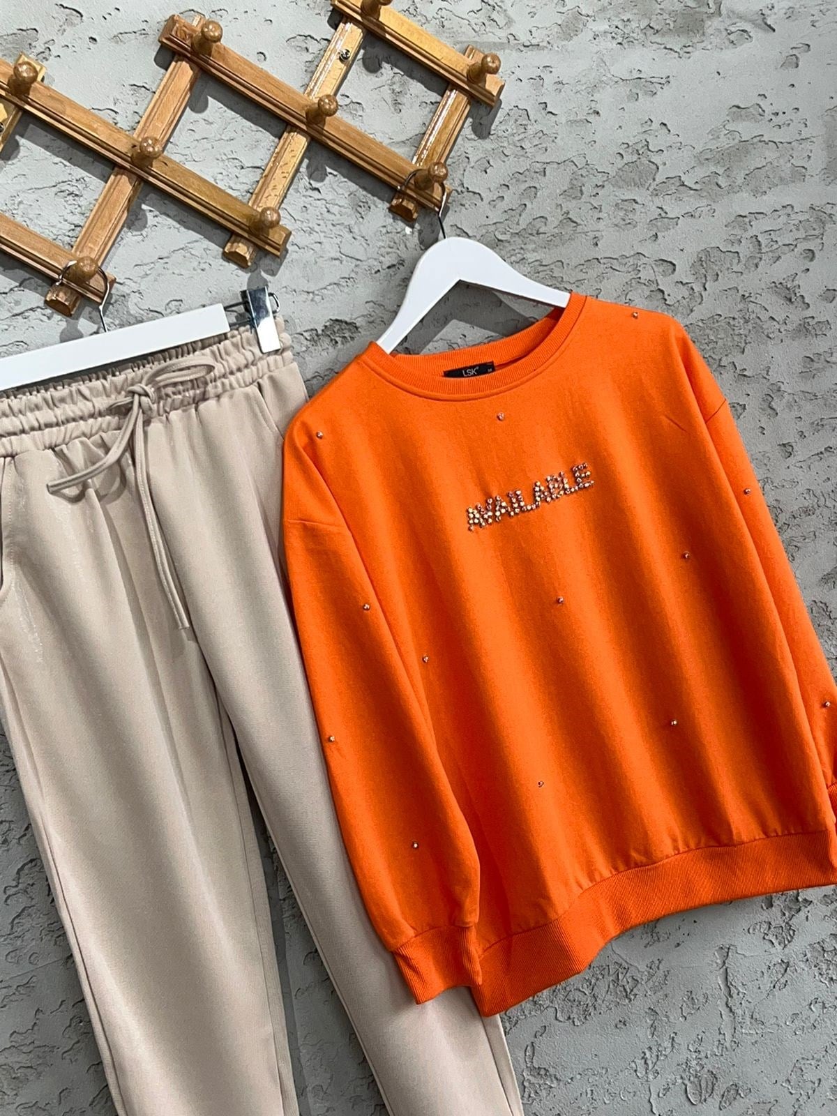 Yazı Baskılı Damla Taşlı Sweat (Oranj)