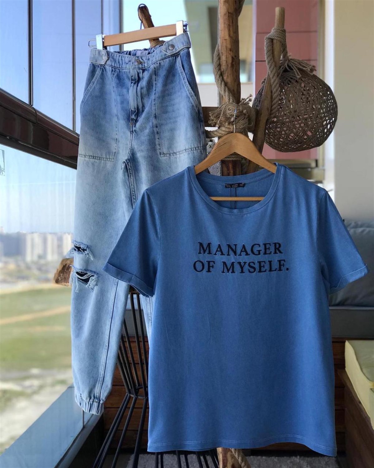 Yıkamalı Yazıları Nakış Detaylı Tshirt