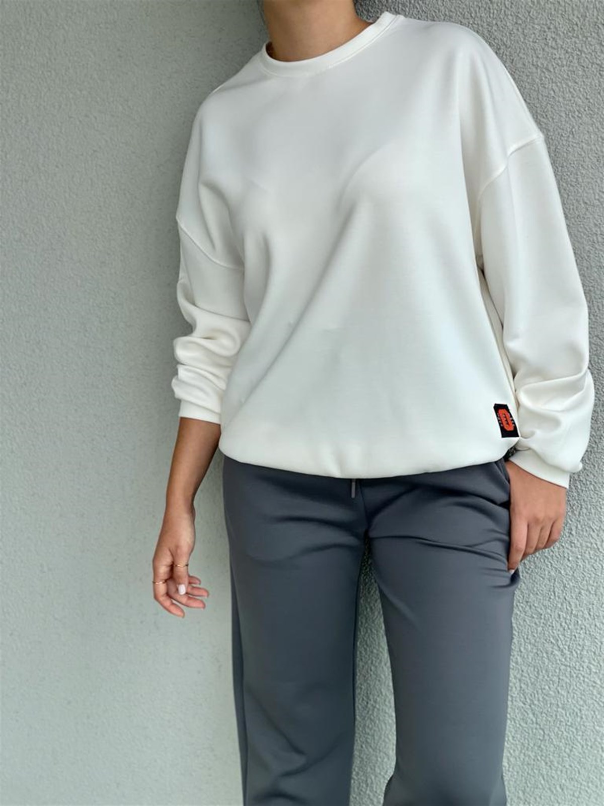 Yumoş Doku Arma Detaylı Sweat (Beyaz)