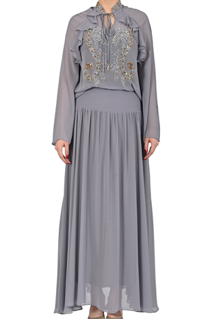 GÜMÜŞ KRİSTAL İŞLEMELİ VE FULAR YAKALI GRİ GÖMLEK