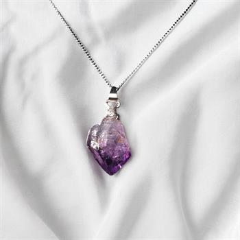 Aksad Serisi: Gümüş Kaplama Detaylı Ametist Taşı Kolye