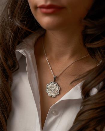 Çift Taraflı Allah Lafzı ve Süleyman Mührü İşlemeli 925 Ayar Gümüş Kolye (30 mm)