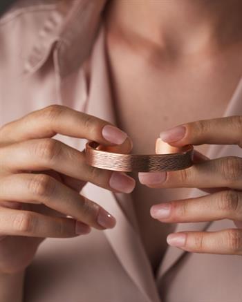 Çizgi Desenli Yazısız Prime Bakır Bilezik