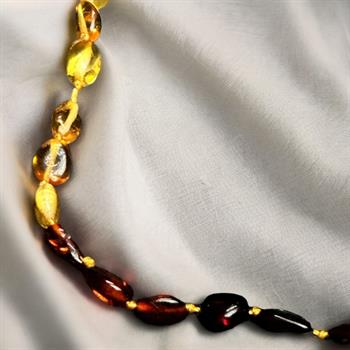 Damla Kehribar Bebek Kolyesi (Yiğit)