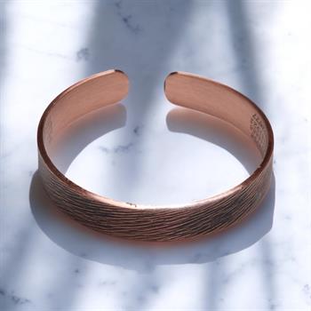 Dışı Çizgi Desenli İçi Dua İşlemeli Bakır Bilezik