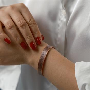 Dışı Çizgi Desenli İçi Dua İşlemeli Bakır Bilezik