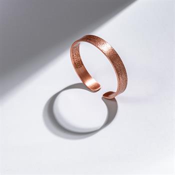 Dışı Doku Desenli İçi Dua İşlemeli Bakır Bilezik