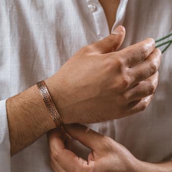 Dışı Dövme Desenli İçi Dua İşlemeli Bakır Bilezik