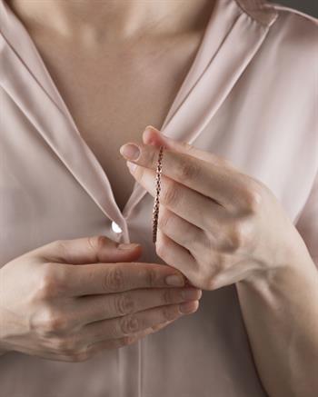 Dövme Model Ajda Bakır Bilezik