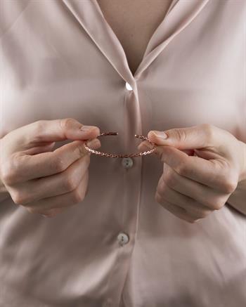 Dövme Model Ajda Bakır Bilezik