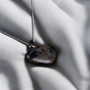 Kalp Kesim Sodalit Taşı Kolye