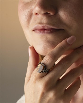 Kaplan Gözü Taşlı Zincir Dokulu 925 Ayar Gümüş Yüzük