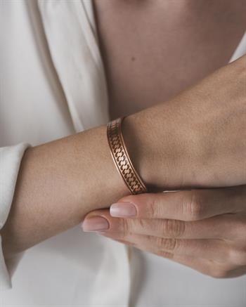 Medusa İşlemeli ve Dua Yazılı Bakır Bilezik (Zeolit Taşı)