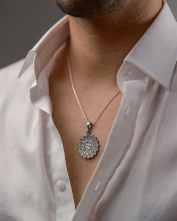 Papatya Formlu Süleyman Mührü İşlemeli 925 Ayar Gümüş Kolye (30 mm)