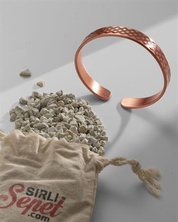 Üçgen Geometri Motifli ve Dua İşlemeli Bakır Bilezik (Zeolit Taşı)