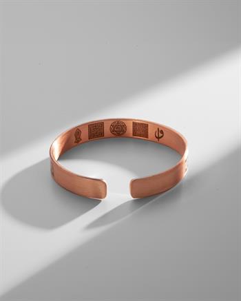 Üçgen Geometri Motifli ve Dua İşlemeli Bakır Bilezik (Zeolit Taşı)