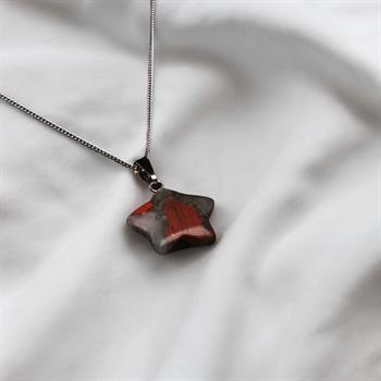 Yıldız Kesim Kan Taşı Kolye