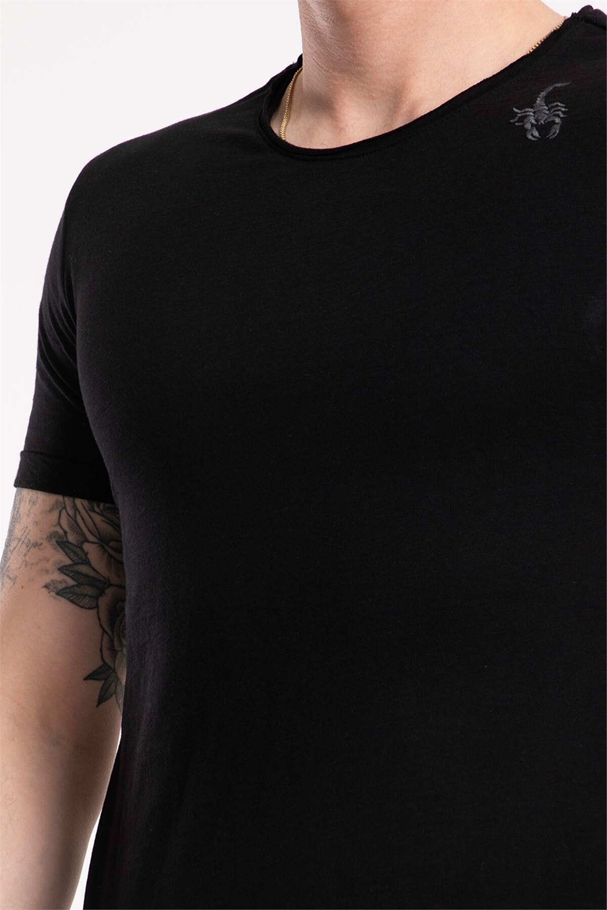 Siyah Erkek Omzu Akrep Baskılı T-ShirtT-ShirtGiysa