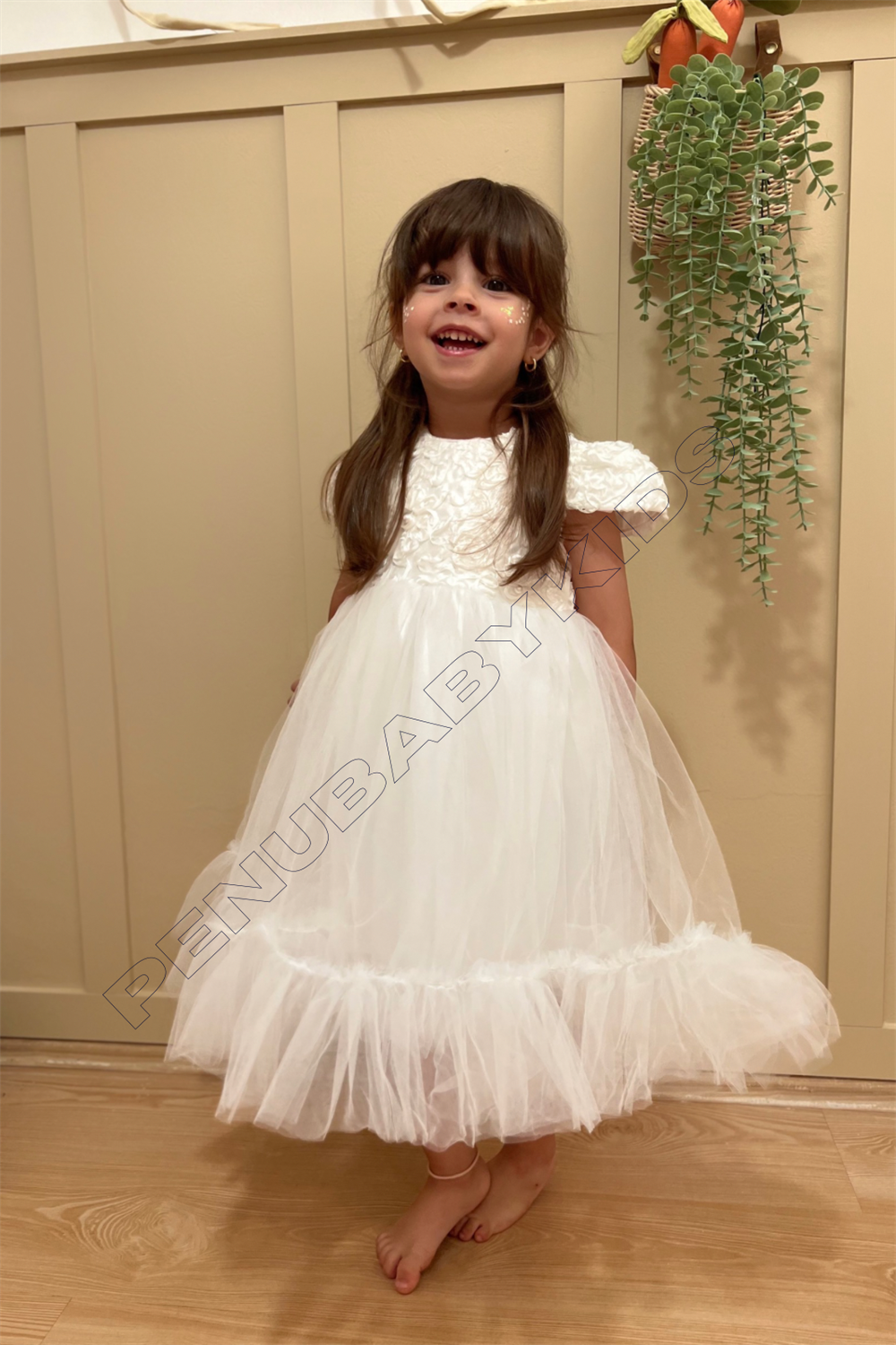 Beyaz Üstü İnci Detaylı Kız Bebek Elbise - İnci